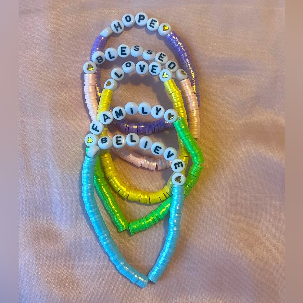 Set of 5 word stretchy bracelets